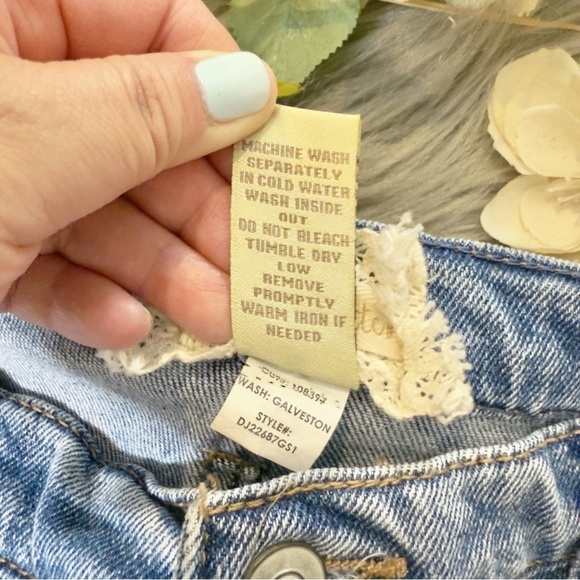 Altar’d State Galveston Women’s Medium Wash Flare Jeans Sz 31 - Picture 7 of 11